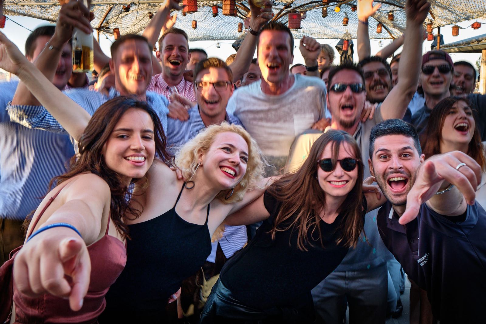 Gasten genieten van een event gefotografeerd in Antwerpen