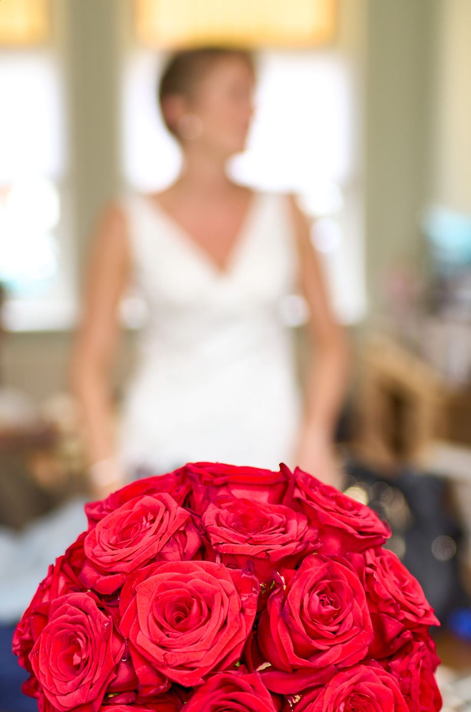 Bruidsboeket met de bruid op de achtergrond in Antwerpen